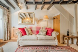 Primrose Cottage, Blockley Sitting Room - StayCotswold
