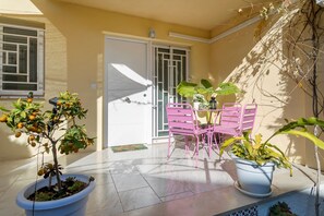 Entrance / Reception