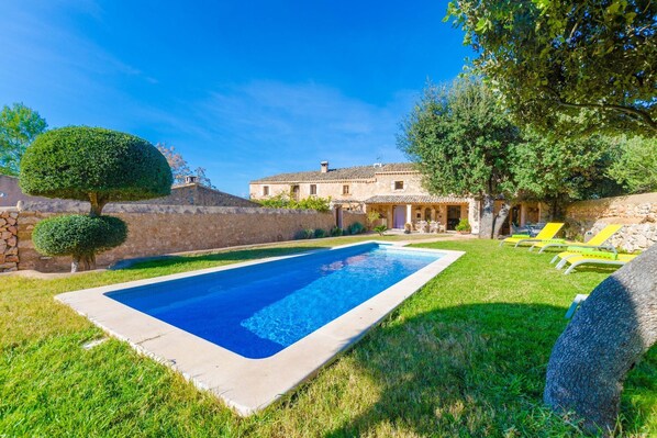 Schwimmbad des Ferienhauses