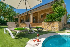 Außenseite Ferienhaus [Sommer]