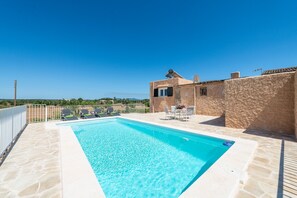 Schwimmbad des Ferienhauses