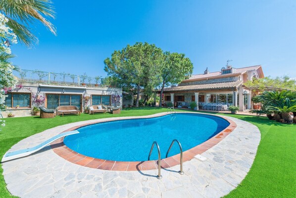 Holiday Home Exterior [summer]