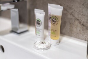 Bathroom amenities