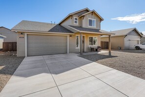 Prime Location to Attractions: Just 20 minutes from Downtown Flagstaff, 30 min to Arizona Snowbowl, 40 minutes from Sedona and 90 minutes from the Grand Canyon!