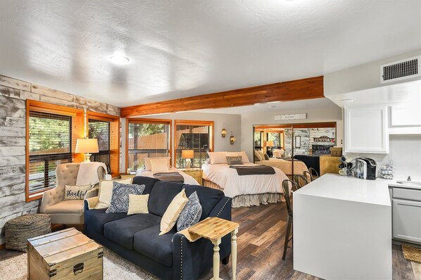 PORTER presents... "Cozy Hilltop Retreat!" Nestled in the Ponderosa Pines on a peaceful street, this charming cottage-like condo boasts rustic charm and modern comforts.