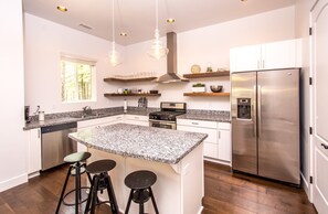 Fully Equipped Chef's Kitchen: Granite countertops, stainless steel appliances, and all the tools needed to prepare and enjoy incredible home-cooked meals.