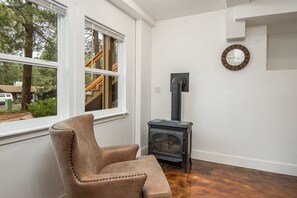 Private Entrance – Ground-floor cottage with its own entryway for added privacy and easy access.