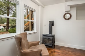 Private Entrance – Ground-floor cottage with its own entryway for added privacy and easy access.