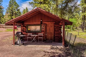 Originally built as a hunting and fishing cabin, it's perfect for couples or solo travelers seeking simplicity, and adventure.