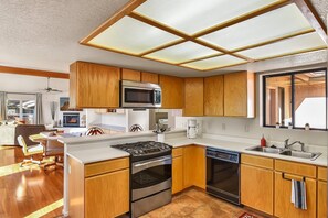 With 1,600 sq. ft. of cozy charm, fully-equipped kitchen, ample outdoor areas for relaxing or stargazing, easy access to hiking, dining, and more, and a pet-friendly environment, it's perfect for up to 6 guests exploring the area.