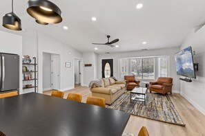Located in Flagstaff's serene Country Club neighborhood, you'll enjoy proximity to hiking trails (some within walking distance!), a golf course, range, and downtown.