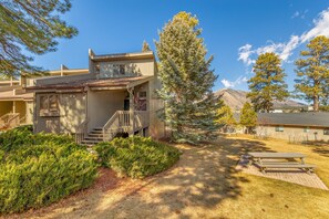 Prime Location: Right on the greens of Continental Country Club, Minutes from Downtown Flagstaff, Snowbowl, and hiking trails