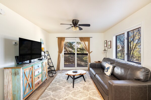 Enjoy a cozy living area with kitchen, relaxing covered balcony where you can spot wild life among ponderosa pines, and proximity to Downtown Flagstaff and key attractions, hiking trails, and Snowbowl