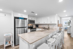 Kitchen / Breakfast Bar