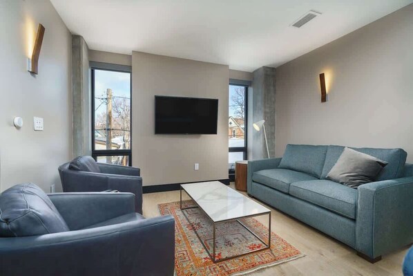 Living Room w/ Cable TV