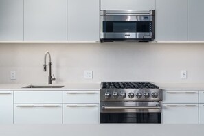 Kitchen w/ Viking Range