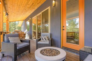 Kick back and enjoy your morning coffee or evening cocktail on the upper deck. You're on vacation after all.