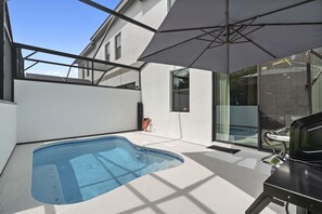 Indoor spa tub