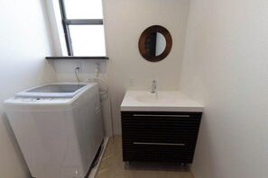 Washroom/Laundry