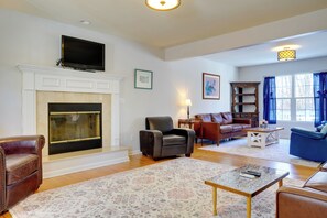 Living Room | 1st Floor | Firestick TV | Free WiFi | Central A/C & Heating
