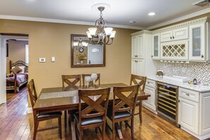 Dining Area | Dishware/Flatware Provided | Main Floor