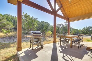 Covered Patio | Fire Pit | Putting Green