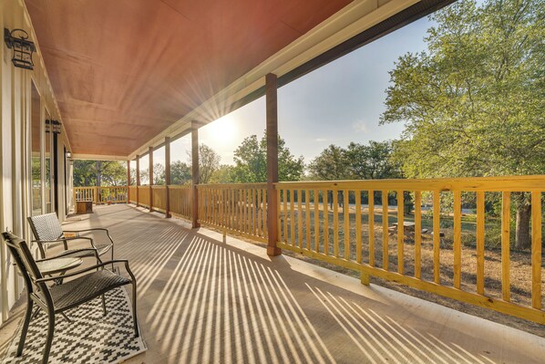 Seguin Vacation Rental | 2BR | 2BA | 1,200 Sq Ft | 1 Step to Enter