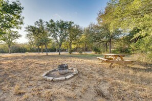 Yard | Fire Pit | Picnic Table | Hammock