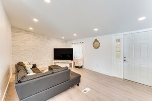 Free WiFi | Smart TV