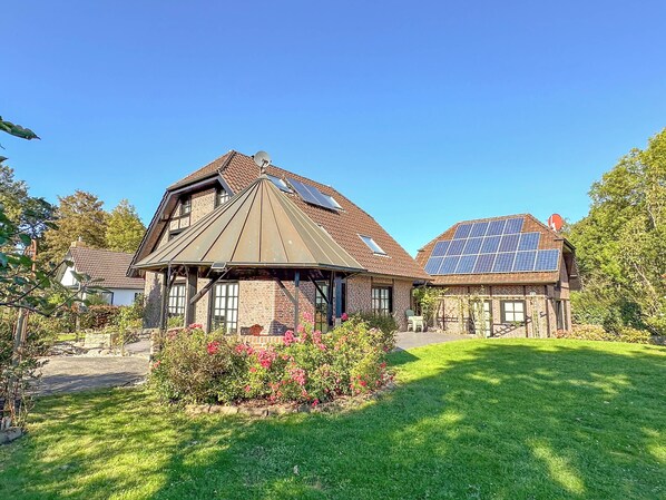Außenseite Ferienhaus [Sommer]