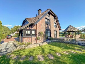 Außenseite Ferienhaus [Sommer]