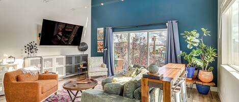 Reno Vacation Rental | 2BR | 2BA | 1,645 Sq Ft | 3 Steps to Enter
