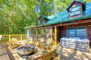 Deck | Gas Fire Pit | Private Hot Tub