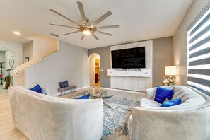 Living Room | Free WiFi | 1st Floor
