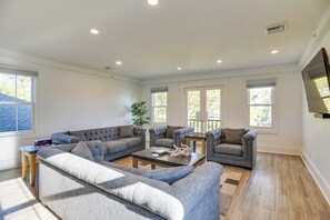 Living Room | Free WiFi | Single-Story Unit