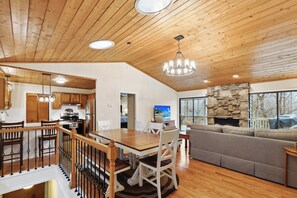 Interior | Open Floor Plan | Free WiFi