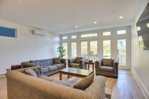 Living Room | Queen Sleeper Sofa | Smart TV