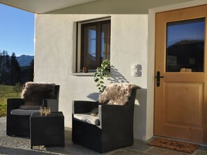 Tür, Stuhl, Home Door, Hartholz, Gartenmöbel, Holzbeize, Blumentopf, Zimmerpflanze, Balkon