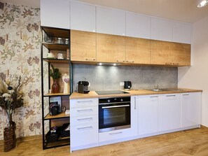Cabinetry, Comptoir, Propriété, Meubles, Bâtiment, Cuisinière, Appareil De Cuisine, Électroménager, Bois, Cuisine