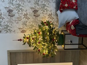 Plante, Blanc, Fleur, Textile, Design Intérieur, Bâtiment, Arbre, Rouge