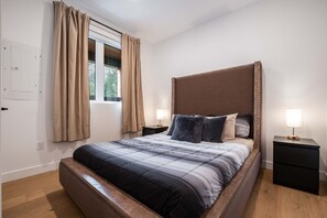 3rd bedroom: Queen bed