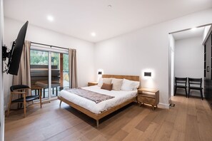 Primary bedroom: King bed, ensuite bathroom