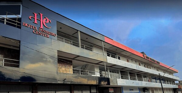 Fachada da propriedade