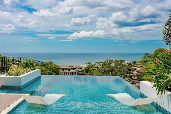 Tranquil oasis for relaxation and fun under the sun. - Can't get enough of that view!