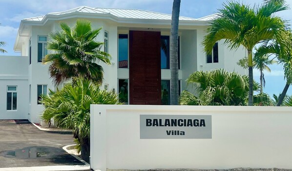 IN FRONT OF BALANCIAGA VILLA