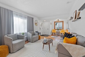 Welcome to Richfield Gem! Enjoy these sunshine colors!
