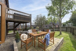 St Andrews, Polzeath: You have your own charcoal barbecue and alfresco dining area to enjoy