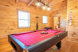 Cabin In The Mountains' pool table and arcade room