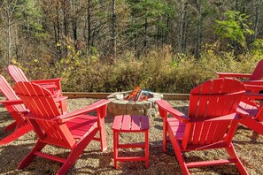 One of Cabin In The Mountains' crackling firepits
