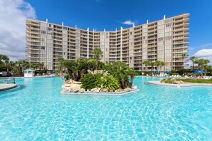 Huge Lagoon Pool at Edgewater 